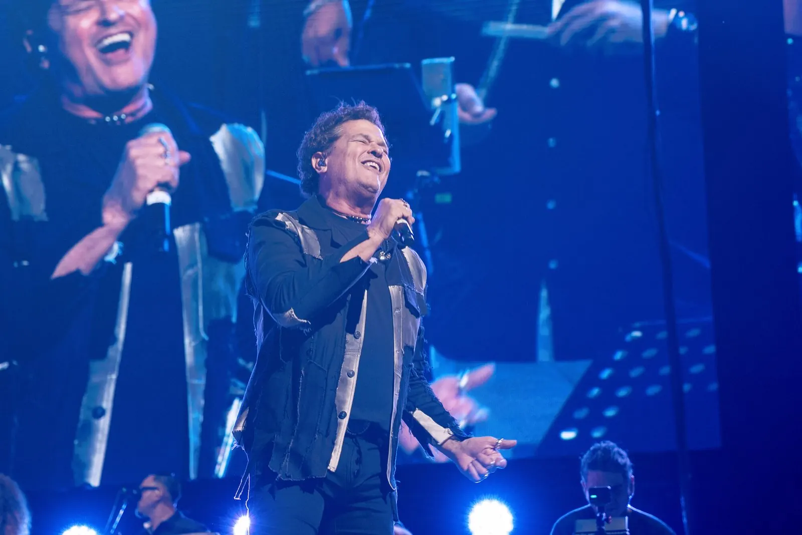 Carlos Vives 2 — Festival de la Salsa, Kaseya Center Miami, photography by IAM Design